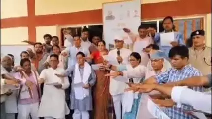 झुंझुनू: जल ही जीवन है के नारे के साथ मंत्री कन्हैयालाल चौधरी ने झुंझुनू में प्रशासनिक अधिकारियों और जनप्रतिनिधियों को दिलवाई शपथ