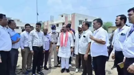 मुंगेली: उप मुख्यमंत्री श्री अरुण साव ने लोरमी के मातृत्व शिशु अस्पताल का दौरा किया, माताओं और परिजनों से बातचीत कर जाना हाल-चाल
