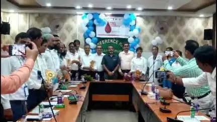 गिरिडीह: विश्व रक्तदान दिवस पर सदर अस्पताल के सभाकक्ष में कार्यक्रम का आयोजन किया गया