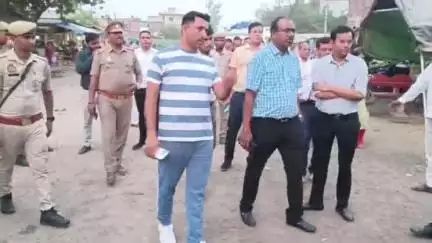 नौतनवा: सुरक्षा व्यवस्थाओं को लेकर सोनौली बॉर्डर का जिलाधिकारी संतोष शर्मा ने किया निरीक्षण