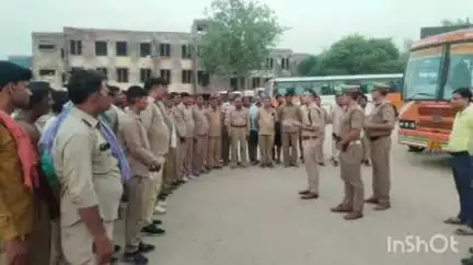 आगरा: जीआईसी मैदान में डीसीपी ट्रैफिक ने यूपी पुलिस नव चयन अभ्यर्थियों को लखनऊ भेजने की प्रक्रिया का किया निरीक्षण