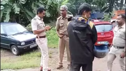 ഒറ്റപ്പാലം: ഷൊർണ്ണൂർ പോലീസ് സ്റ്റേഷൻ പരിധിയിൽ നിന്നും മോഷണം പോയ ഇരുചക്ര വാഹനം വരോടിൽ നിന്നും കണ്ടെത്തി