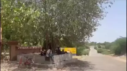 હળવદ: હળવદના માથક ગામે રહેણાંક મકાનમાં પોલીસનો દરોડો, દેશી તથા વિદેશી દારૂનો જથ્થો ઝડપાયો, આરોપી ફરાર
