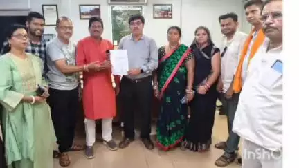 डौण्डी: आट. बी. गहरवार, मुख्यमहा प्रबंधक राजहरा खदान समूह की CSR मद से विभिन्न कार्य करने हेतु सौंपा ज्ञापन