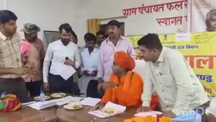 पोकरण: पोकरण विधायक महंत प्रताप पुरी ने फलसूंड ग्राम पंचायत भवन में आम जन की जनसुनवाई की, समस्याओं का निस्तारण करने के दिए निर्देश