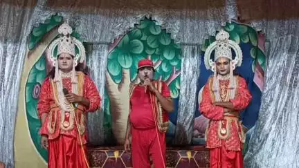 चरखारी: गुढ़ा में अंतर्राष्ट्रीय सन्त बौद्धिक मंच के तत्वावधान में सनातनी महायज्ञ का आयोजन, रामलीला में सैकड़ों श्रद्धालु जुटे