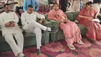 मंडला: बम्हनीबंजर में जिला कांग्रेस अध्यक्ष के लिए एआईसीसी पर्यवेक्षक ने कार्यकर्ताओं से की चर्चा