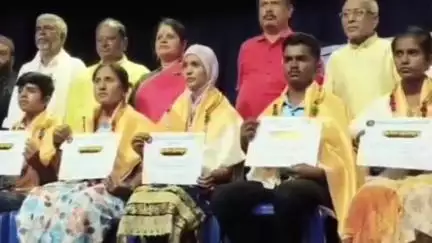 ಹಡಗಲಿ: ಪಟ್ಟಣದ ಎಸ್ಆರ್ ಎಂಪಿಪಿ ಕಾಲೇಜು ಸಭಾಂಗಣದಲ್ಲಿ,ಎಸ್ಎಸ್ಎಲ್ ಸಿ ಪರೀಕ್ಷೆಯಲ್ಲಿ ಹೆಚ್ಚು ಅಂಕ ಗಳಿಸಿದ ವಿದ್ಯಾರ್ಥಿಗಳಿಗೆ ಪ್ರತಿಭಾ ಪುರಸ್ಕಾರ