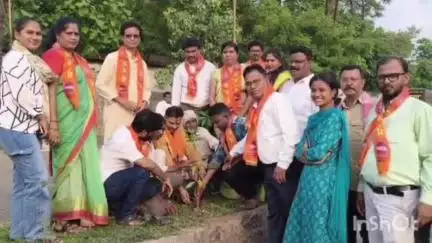 चंद्रपूर: मनसे प्रमुख राज ठाकरे यांच्या वाढदिवसानिमित्त भिवापूर वॉर्डांत वृक्षारोपण
