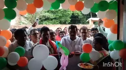 উলুবেড়িয়া ১: প্রধানমন্ত্রীর ১১ বছর বর্ষ পূর্তি উপলক্ষে চিত্র প্রদর্শনী  গ্রামীণ জেলা বিজেপির কার্যালয়েতে উদ্বোধন করলেন রাহুল সিনহা