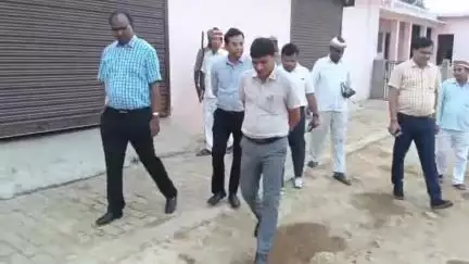 नौतनवा: कान्हा गोशाला सोनौली का जिलाधिकारी ने किया निरीक्षण, दिए निर्देश