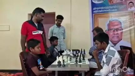 செந்துறை: செந்துறை நகரில் உள்ள ஞானாம்பாள் திருமண மண்டபத்தில், மாவட்ட அளவிலான செஸ் போட்டி