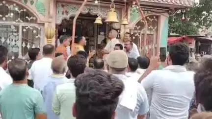 गाडरवारा: कांग्रेस नेताओं ने हनुमान मंदिर में हनुमान चालीसा का पाठ किया, मुख्यमंत्री को सद्बुद्धि आने की कामना की
