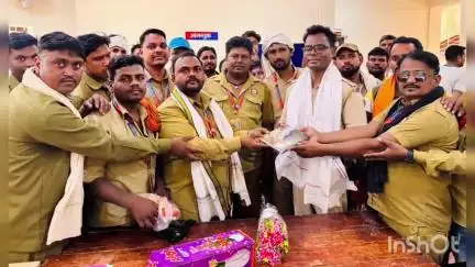 बंशीधरनगर (नगर उंटारी): श्री बंशीधर नगर थाना प्रभारी आदित्य नायक को ऑल राइट्स ड्राइवर मजदूर महासंघ ने किया सम्मानित