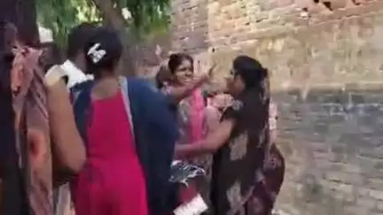 कप्तानगंज: परवरपार में साइकिल रखने के विवाद में मारपीट, महिला के मायके वालों ने बुजुर्ग समेत तीन को किया लहूलुहान, वीडियो हुआ वायरल