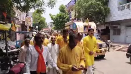 पचपहाड़: भवानीमंडी में राष्ट्र जागरण ज्योति कलश यात्रा का आयोजन, नगरवासियों ने किया भव्य स्वागत