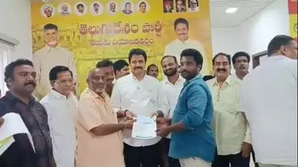 తణుకు: సీఎం సహాయనిధి నుండి 33 మందికి రూ.12.67 లక్షల చెక్కులు అందజేసిన ఎమ్మెల్యే రాధాకృష్ణ