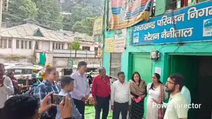 नैनीताल: उत्तराखंड परिवहन निगम की प्रबंध निदेशक रीना जोशी ने तल्लीताल स्थित रोडवेज बस स्टेशन का किया निरीक्षण