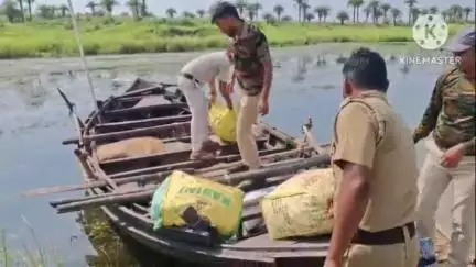 রঘুনাথপুর ১: রঘুনাথপুর RPUএবং রঘুনাথপুর সার্কেলের আবগারি দফতর একত্রে অভিযান চালিয়ে ৩০লিটার চোলাই মদ ও ৫৮০লিটার তরল বাজেয়াপ্ত করল
