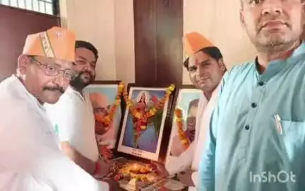 एत्मादपुर: मोदी सरकार के 11 वर्ष पूर्ण होने पर सैमरा में कार्यक्रम का आयोजन किया गया, ब्लॉक प्रमुख रहे मौजूद