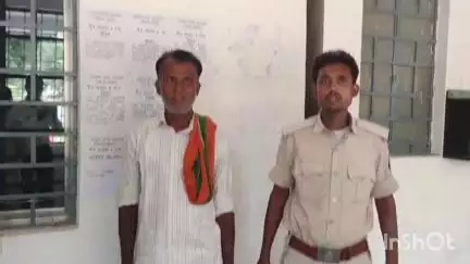 शंकरपुर: रायभीर गांव में पुलिस ने पॉक्सो कोर्ट के फरार वारंटी अभियुक्त मोहम्मद इस्लाम को किया गिरफ्तार