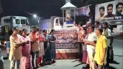 আউশগ্রাম ১: অহমদাবাদে মেঘানিনগরে বিমান দুর্ঘটনায় নিহতদের প্রতি শ্রদ্ধা নিবেদন করা হল গুসকরায়, উপস্থিত বিজেপির নেতাকর্মীরা