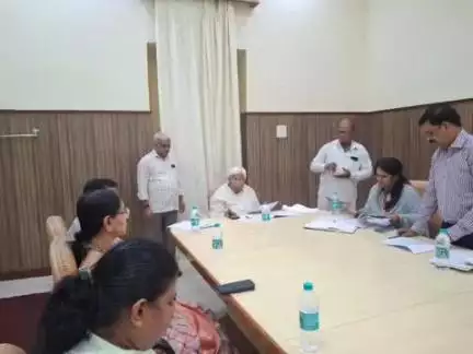 ಕಲಬುರಗಿ: ನಗರದಲ್ಲಿ ಪ್ರವಾಸೋದ್ಯಮ ಇಲಾಖೆಯ ಪ್ರಗತಿ ಪರಿಶೀಲನಾ ಸಭೆ ನಡೆಸಿದ ಸಚಿವ ಎಚ್ ಕೆ ಪಾಟೀಲ್
