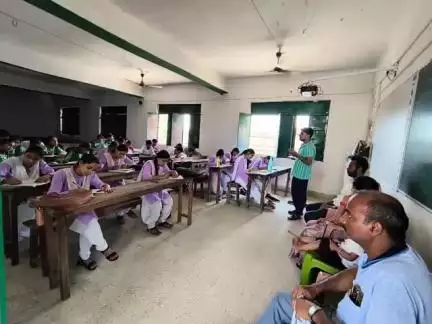 सतबरवा: राजकीय कृत प्लस टू सर्वोदय उच्च विद्यालय सतबरवा में 'नशे को ना, जीवन को हां' कार्यक्रम आयोजित