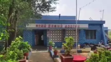 தென்காசி: சுற்றுலா வாகனம் மோதி அடையாளம் தெரியாத நபர் பலி காவல்துறை விசாரணை