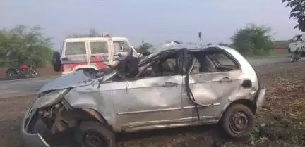 तेल्हारा: गांधीग्राम रोडवरील कासली फाट्यावर गुरांची चोरी करून घेऊन जाणाऱ्या चार चाकी सखी वाहनाचा अपघात वाहनाच