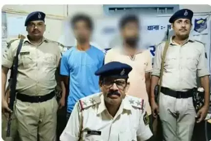 कटिहार जिला के नगर थानान्तर्गत हनुमान मंदिर की दान पेटी में रखें पैसे और पूजा का बर्तन चोरी कर लेने की सूचना पर त्वरित कार्रवाई करते हुए चोरी के पैसे एवं बर्तन सहित 02 शातिर चोर को किया गया गिरफ्तार I