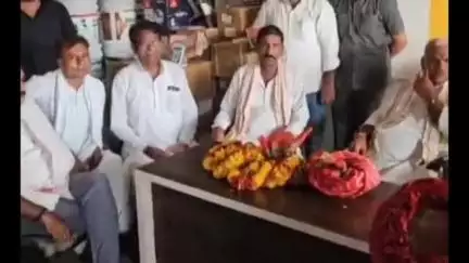 लालसोट: गृह राज्य मंत्री जवाहर सिंह बेढम गंगापुर सिटी से जयपुर जाते समय लालसोट रुके, विधायक संग कार्यकर्ताओं ने किया स्वागत