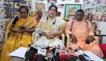 ନବରଙ୍ଗପୁର ପୋଲିସ ଷ୍ଟେସନ: ଜଣେ ବିଧବା ମହିଳାସହ ଶାରୀରିକ ସମ୍ପର୍କ ରଖି ପ୍ରତାରଣା କରିଥିବା ଯୁବକଙ୍କୁ ଗିରଫ ଦାବି କରି ମାତୃ ଆଶ୍ରୟ ଆଶ୍ରମ ରେ ମତଦେଲେ ମହିଳା ସମାଜସେବୀ