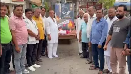 हुरड़ा: अहमदाबाद विमान हादसे पर गुलाबपुरा के राजनगर चौराहे पर सर्व समाज ने दी श्रद्धांजलि