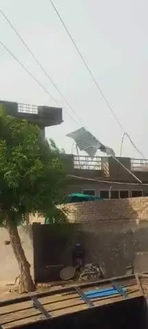 केसरी सिंहपुर में मौसम का मिजाज बदला, तूफान और बारिश के साथ बड़ा हादसा होते-होते टला