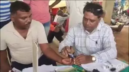 सिसई: लरंगो बाजार में निशुल्क स्वास्थ्य जांच शिविर का आयोजन, ग्रामीणों की विभिन्न बीमारियों की जांच की गई