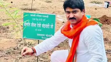 कालापीपल: कालापीपल विधायक घनश्याम चंद्रवंशी ने पंचमढ़ी में अपनी मां लीलादेवी चंद्रवंशी के नाम पर किया पौधारोपण