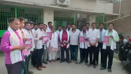 चनपटिया: लोहियारिया चौक पर माई बहिन योजना के तहत ऑनलाइन पंजीकरण के लिए बैठक आयोजित