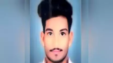 बार्शीटाकळी: बार्शीटाकळी तालुक्यातील जामवसु येथील 23 वर्षीय शेतकरी पुत्राने गळफास घेऊन केली आत्महत्या.