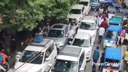 नैनीताल: कैंची धाम में श्रद्धालुओं की बढ़ती संख्या के कारण नैनीताल में सैलानियों की आमद में हुई कमी