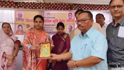 महासमुंद: जिले में जैविक खेती को बढ़ावा देने के लिए ग्राम बोडराबांधा में आयोजित हुआ कृषि मेला, दी गई जानकारी