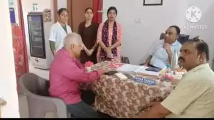 बांधवगढ़: उमरिया: मुख्य चिकित्सा एवं स्वास्थ्य अधिकारी ने ग्राम आरोग्य केंद्रों का किया निरीक्षण