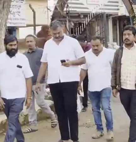 ಸವದತ್ತಿ: ಪಟ್ಟಣದ ಸರಕಾರಿ ಮಾದರಿ ಕನ್ನಡ ಹೆಣ್ಣು ಮಕ್ಕಳ ಶಾಲೆಗೆ ಶಾಸಕ ವಿಶ್ವಾಸ ವೈದ್ಯ ಭೇಟಿ ನೀಡಿ ಪರಿಶೀಲನೆ