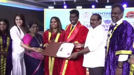 திருப்போரூர்: செம்மஞ்சேரியில் பல்கலை கழகத்தின் 34வது பட்டமளிப்பு விழாவில் இயக்குநர் அட்லிக்கு டாக்டர் பட்டம்