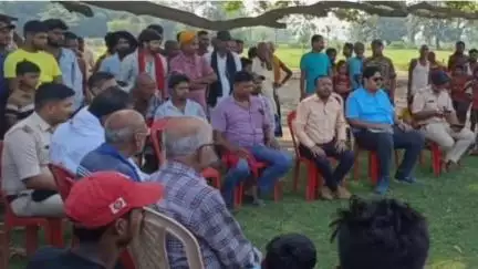 कहरा: गोदाराम गांव में चारागाह व कब्रिस्तान की जमीन को लेकर चले रहे विवाद को लेकर एसडीओ पहुंचे