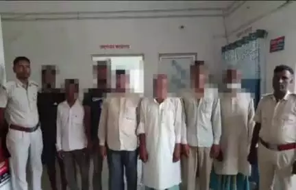 दुर्गावती: सावठ गांव से धारा 170 के तहत 7 अभियुक्तों को दुर्गावती पुलिस ने गिरफ्तार कर अनुमंडल दंडाधिकारी के पास भेजा