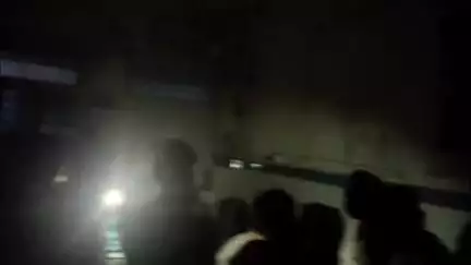 औरंगाबाद: सदर अस्पताल के इमरजेंसी वार्ड में चिकित्सकों ने मोबाइल की रोशनी में किया मरीजों का इलाज, वीडियो हुआ वायरल