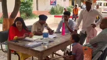 नौहट्टा: थाना परिसर में जनता दरबार का किया गया आयोजन