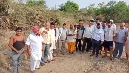 छाता: शेरगढ़ क्षेत्र में सरकारी योजना की आड़ में भूमाफियाओं की दबंगई से ग्रामीण परेशान लगाए आरोप  #janasmasya