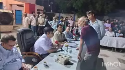 सेपउ: रात्रि चौपाल में जिला कलेक्टर ने ग्रामीणों के परिवाद सुने, समाधान की दिशा में त्वरित कार्रवाई के दिए निर्देश